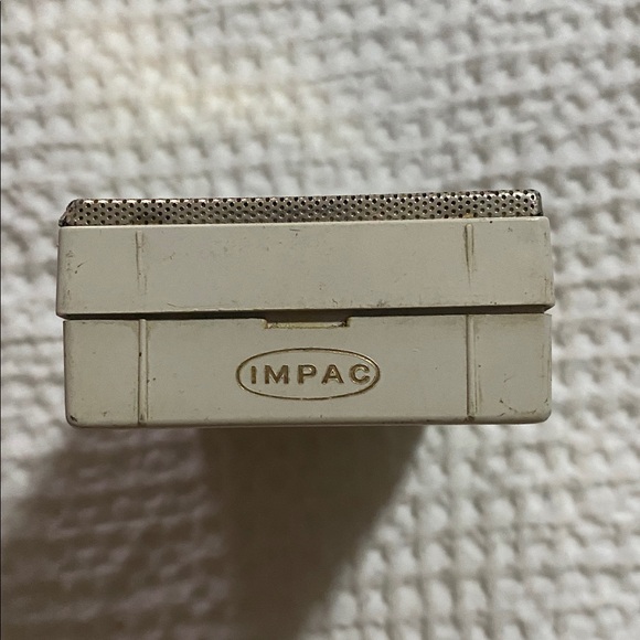 1960 RCA VICTOR Portable Transistor Radio - Picture 9 of 9